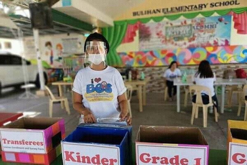 In a statement, the DepEd said that the enrollment period will start on Aug. 16 and last until the opening of remote learning on Sept. 13. (Photo / Retrieved from Philstar)